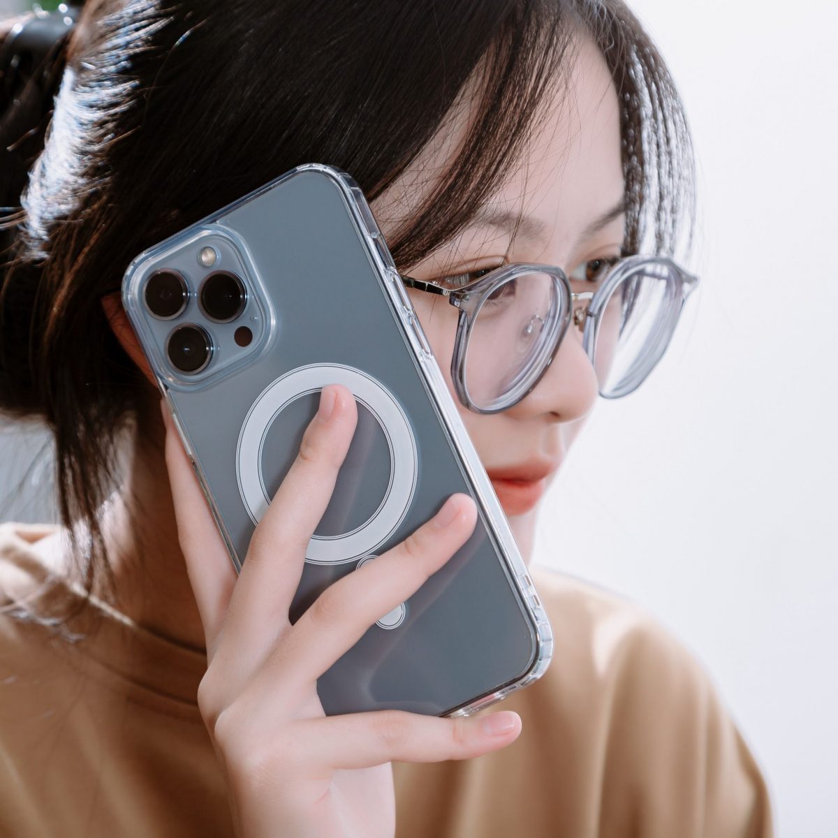 ỐP LƯNG IPHONE 13 PRO ZODA MAGSAFE - TRONG